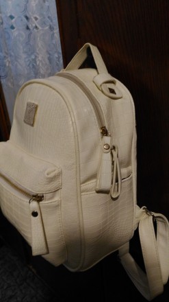красивый нежный рюкзак,в очень хорошем состоянии,можно сказать новый,есть большо. . фото 7