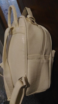 красивый нежный рюкзак,в очень хорошем состоянии,можно сказать новый,есть большо. . фото 4
