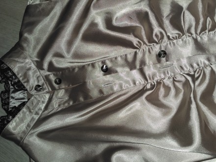 Продам атласную блузку в идеальном состоянии
Блузка из атласа золотистого цвета. . фото 4