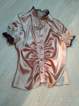 Продам атласную блузку в идеальном состоянии
Блузка из атласа золотистого цвета. . фото 1