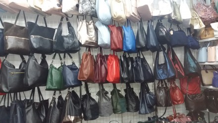 Продам сумки женские натуральная кожа,замша Италия 
Большой выбор моделей
Цена. . фото 4