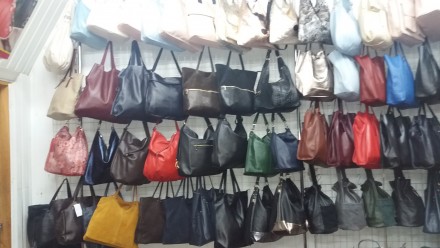 Продам сумки женские натуральная кожа,замша Италия 
Большой выбор моделей
Цена. . фото 2