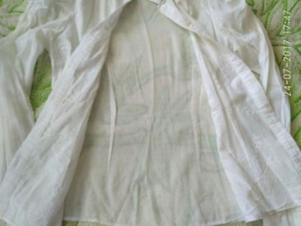 Продам белую лёгкую блузку.  Замеры: длина 54 см, рукава 63 см, ПОГ 40 см. На ме. . фото 6