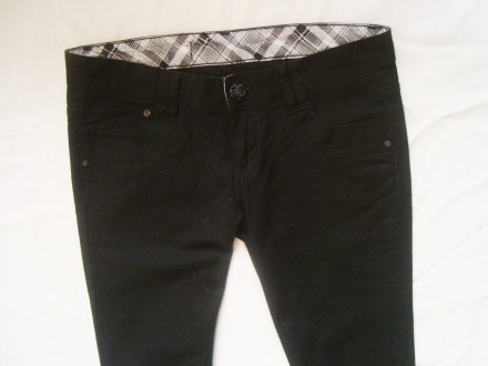 джинсы на подростка
цвет чёрный
можут пойти на парня или девушку 
замеры:
в . . фото 4