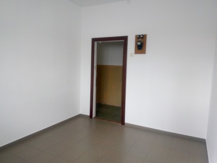 Офисные помещения разной площади (от 11м.кв. до 100м.кв) на 2м и 3м этажах админ. . фото 3
