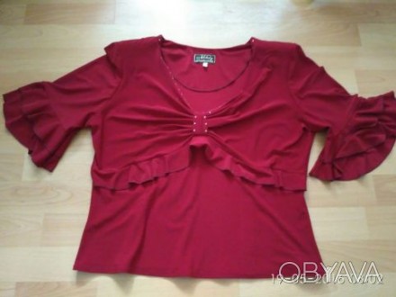 Продам женский косюмчик красного цвета, материал тянется. Замер: блуза: плечи 42. . фото 1