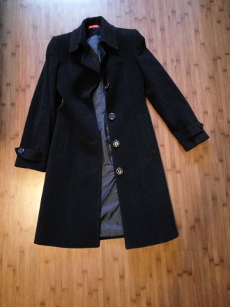 Продается красное и черное пальто. Черное немножко меньше по размеру, но не суще. . фото 7