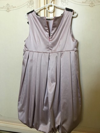 Очень красивое платье для девочки 
Рост 134-140 см
Цвет:нежно розовый 
Состоя. . фото 3