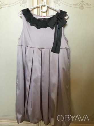 Очень красивое платье для девочки 
Рост 134-140 см
Цвет:нежно розовый 
Состоя. . фото 1