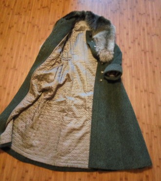 Пальто зимнее из ламы на стеганой подкладке с песцовым воротником. Размер 44-46.. . фото 3