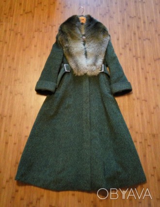 Пальто зимнее из ламы на стеганой подкладке с песцовым воротником. Размер 44-46.. . фото 1