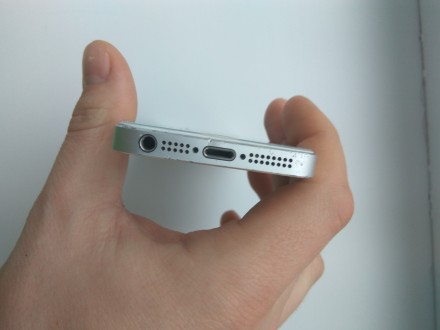 Продам айфон 5s 16gb, тач айди не работает, защитное стекло, есть по середине эк. . фото 3