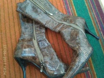 Продам женские кожаные сапожки весна-осень, размер 37, каблук 9 см, ширина голен. . фото 6