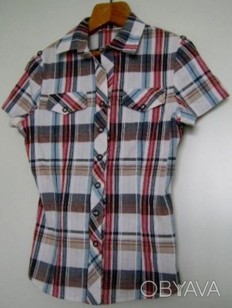 Красивая и Легкая женская рубашка в клеточку с коротким рукавом в идеальном сост. . фото 1