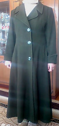 Пальто женское демисезонное темно-зеленое,классического приталеного силуэта.На 4. . фото 2