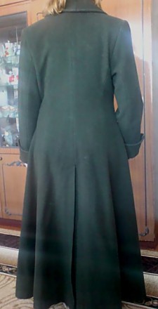 Пальто женское демисезонное темно-зеленое,классического приталеного силуэта.На 4. . фото 3