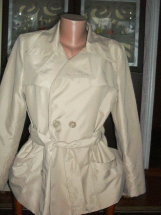 Куртка-ветровка беж,ткань-плащевка,новая, одета пару раз,указан размер 14,но иде. . фото 2
