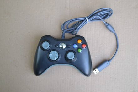 Проводной геймпад для Xbox 360 и PC

Геймпад Xbox 360 удобное, надежное и попу. . фото 3