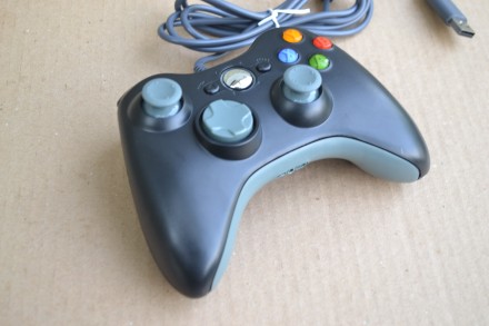 Проводной геймпад для Xbox 360 и PC

Геймпад Xbox 360 удобное, надежное и попу. . фото 4