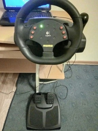 Игровой руль с педалями: LOGITECH Steering Wheel MOMO Racing Force - резиновое п. . фото 2