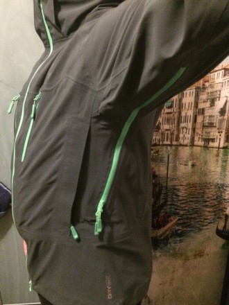 Продам мужскую куртку- штормовку Mammut 48-50
цвет серо-зеленый .. очень красив. . фото 5