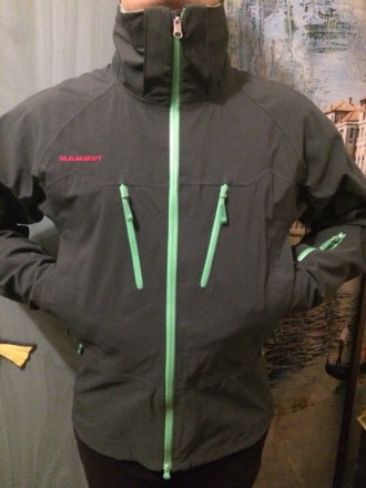 Продам мужскую куртку- штормовку Mammut 48-50
цвет серо-зеленый .. очень красив. . фото 3