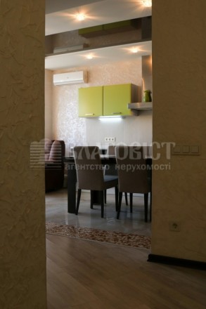 Продам 2-к квартиру з дизайнерським євроремонтом, повністю укомплектована новими. . фото 4