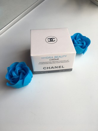 Легкая консистенция нежного крема Chanel Hydra Beauty Nourishing and Protective . . фото 2