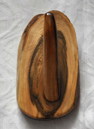 Продам вешалку, (крючок), деревянную, ручной работы, материал- орех, без креплен. . фото 3