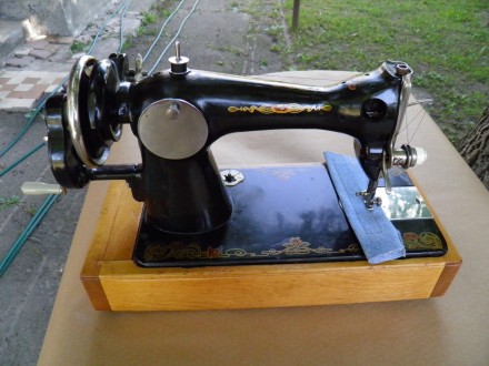 Продам "неубиваєму"швейну машинку аналог славетного Зінгера-Подольська клас 2М.С. . фото 2