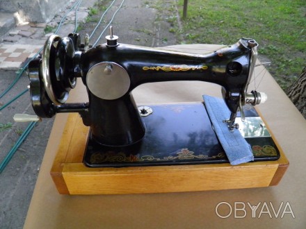 Продам "неубиваєму"швейну машинку аналог славетного Зінгера-Подольська клас 2М.С. . фото 1