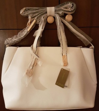 Продам новую стильную сумку из экокожи Carpisa (Италия). Привезена из Милана. 
. . фото 2