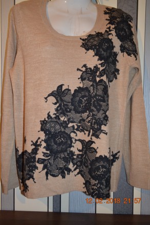 Красивый свитерок 48-50р
в идеальном состоянии
очень красиво смотрится 
ПОГ49. . фото 2