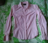 Продам приталеную рубашечку светло- розового цвета. Замеры: плечи 36см, рукава 5. . фото 2