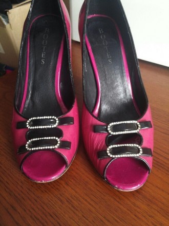 Продаю красивенные лаковые туфли-босоножки BOOTES, на подошве написано 38р-р евр. . фото 7