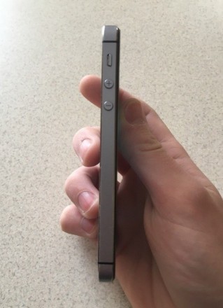 iPhone 5s на 16ГБ, телефон в повному оригінальному виконанні, по корпусу є потер. . фото 5