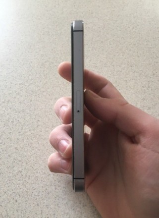 iPhone 5s на 16ГБ, телефон в повному оригінальному виконанні, по корпусу є потер. . фото 6