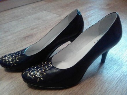 Новые, не ношеные туфли женские, длина стельки 25,5 см. Цвет темно коричневый ил. . фото 5