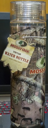 Нова пляшка з надміцного екологічно чистого і нешкідливого для здоров'я пластику. . фото 2