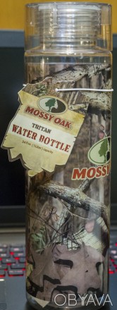 Нова пляшка з надміцного екологічно чистого і нешкідливого для здоров'я пластику. . фото 1