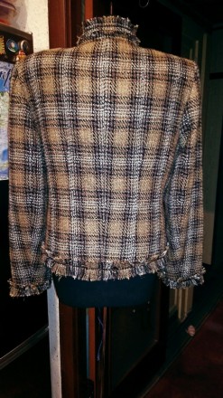 Симпатичный пиджак 48р.в очень хорошем состоянии,бежево-коричневый с люрексом,в . . фото 4