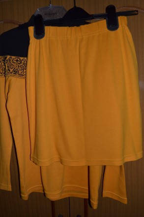 Шикарный ярко-жёлтый КОСТЮМ-ДВОЙКА с прорезиненным восточным орнаментом . Ткань . . фото 5