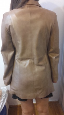 Продаю кожаное женское пальто в отличном состоянии. Размер L. качественное, фирм. . фото 4