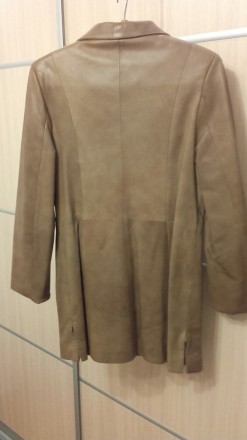 Продаю кожаное женское пальто в отличном состоянии. Размер L. качественное, фирм. . фото 9