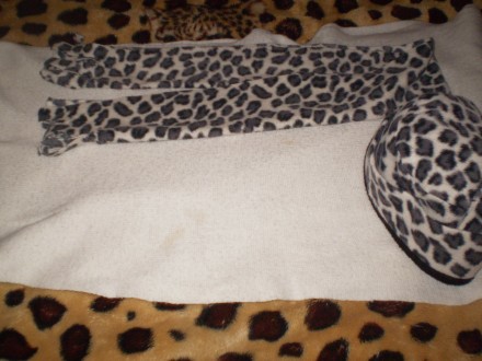 Шапочка акриловая, новая,теплая уютная с шарфиком тигрового цвета р-р 56 шарфик . . фото 5