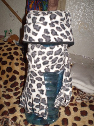 Шапочка акриловая, новая,теплая уютная с шарфиком тигрового цвета р-р 56 шарфик . . фото 6