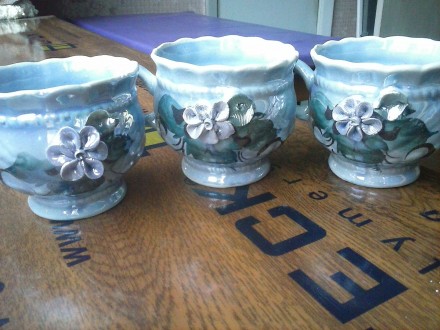 Продам 3 чашки украшенные лепкой (цветы-ручная работа), времён СССР. Чашками не . . фото 2