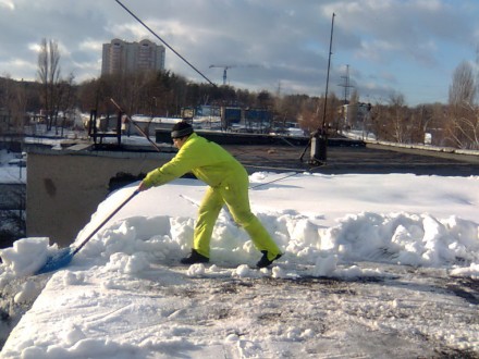 Очищення покрівлі від снігу
Взимку погодні умови доставляють чимало незручносте. . фото 5