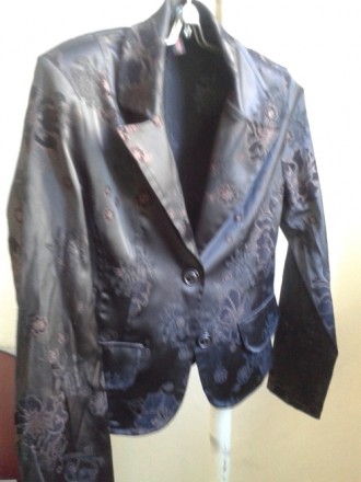 Продается женский пиджак MISS FRENDY fashion, почти новый, 
черный атлас с наби. . фото 2
