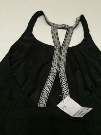 Легкое, шифоновое платье с вышитым бретелями на плечах и спине. 

На талии эла. . фото 4